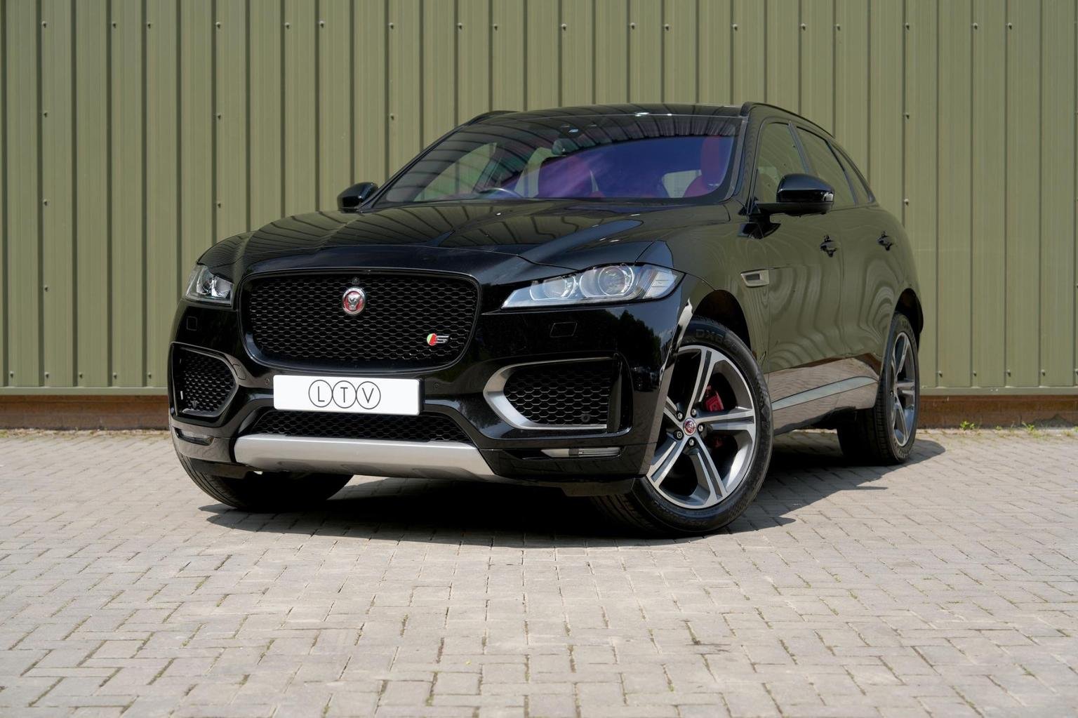 Jaguar F Pace