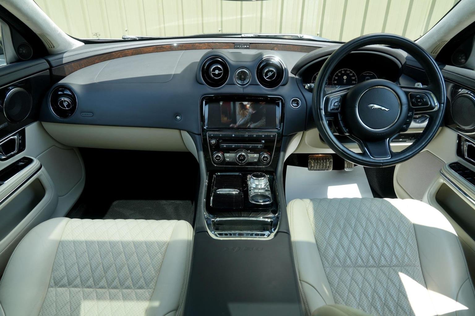 Jaguar XJ