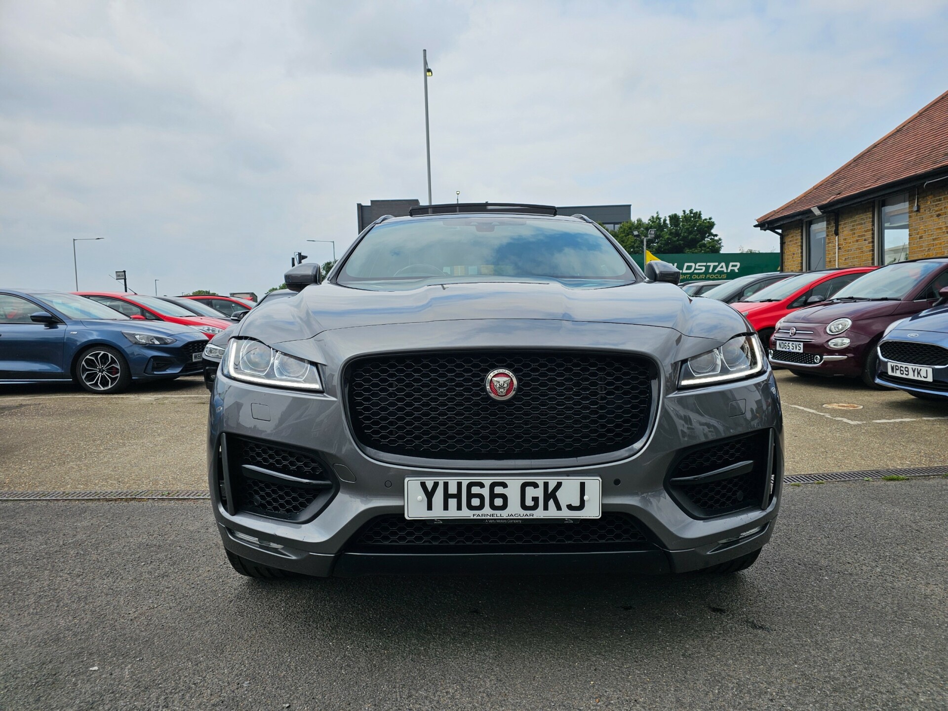 Jaguar F Pace