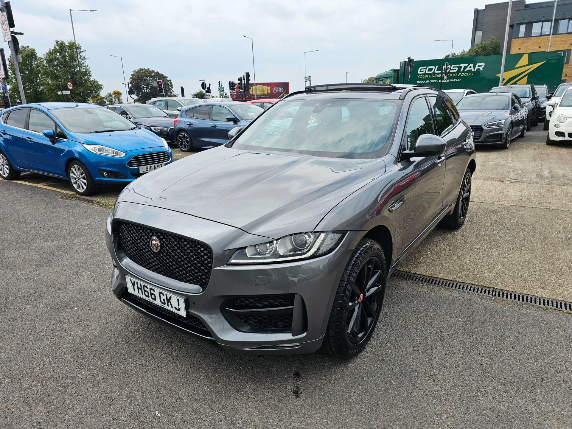 Jaguar F Pace