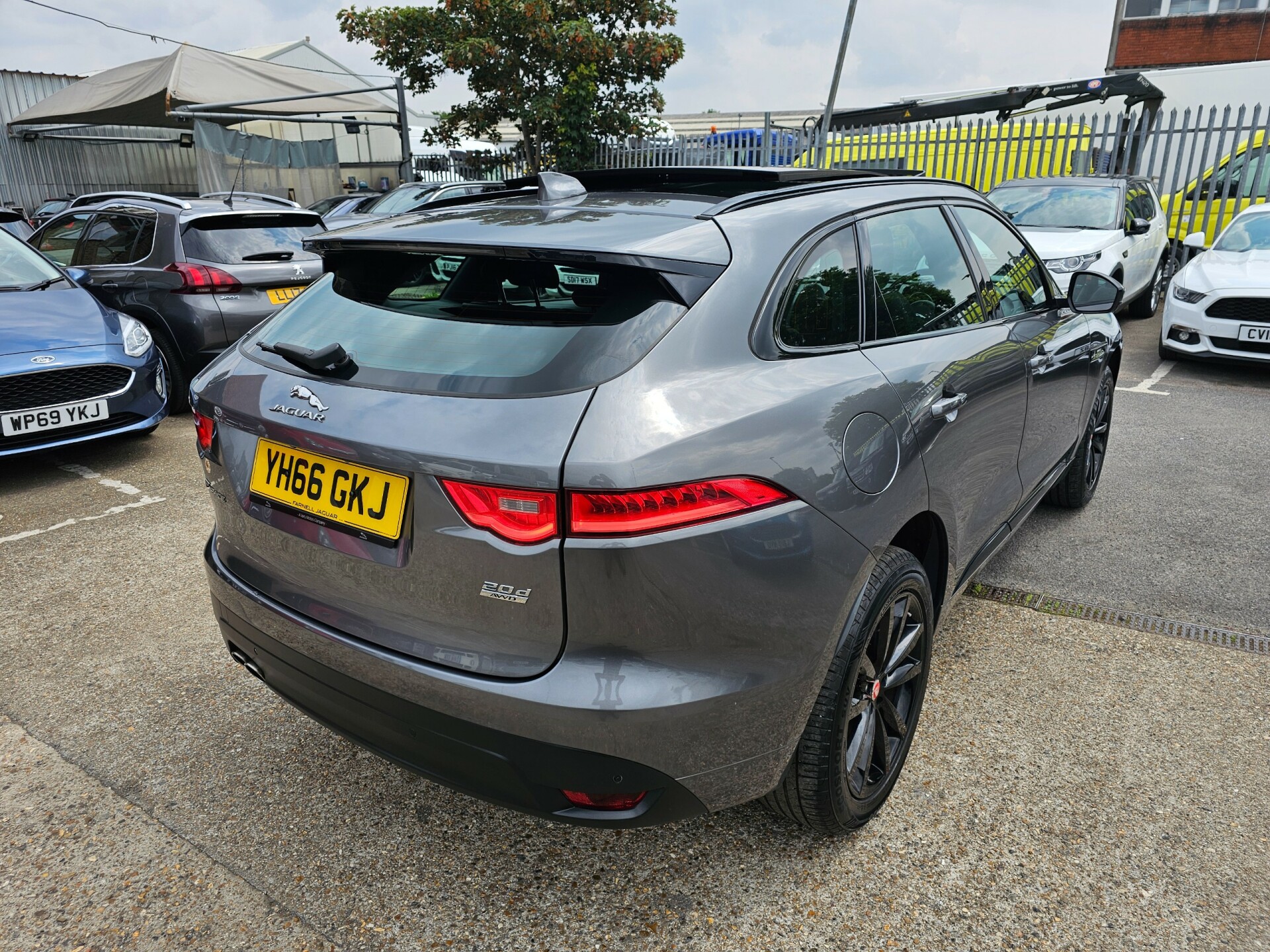 Jaguar F Pace