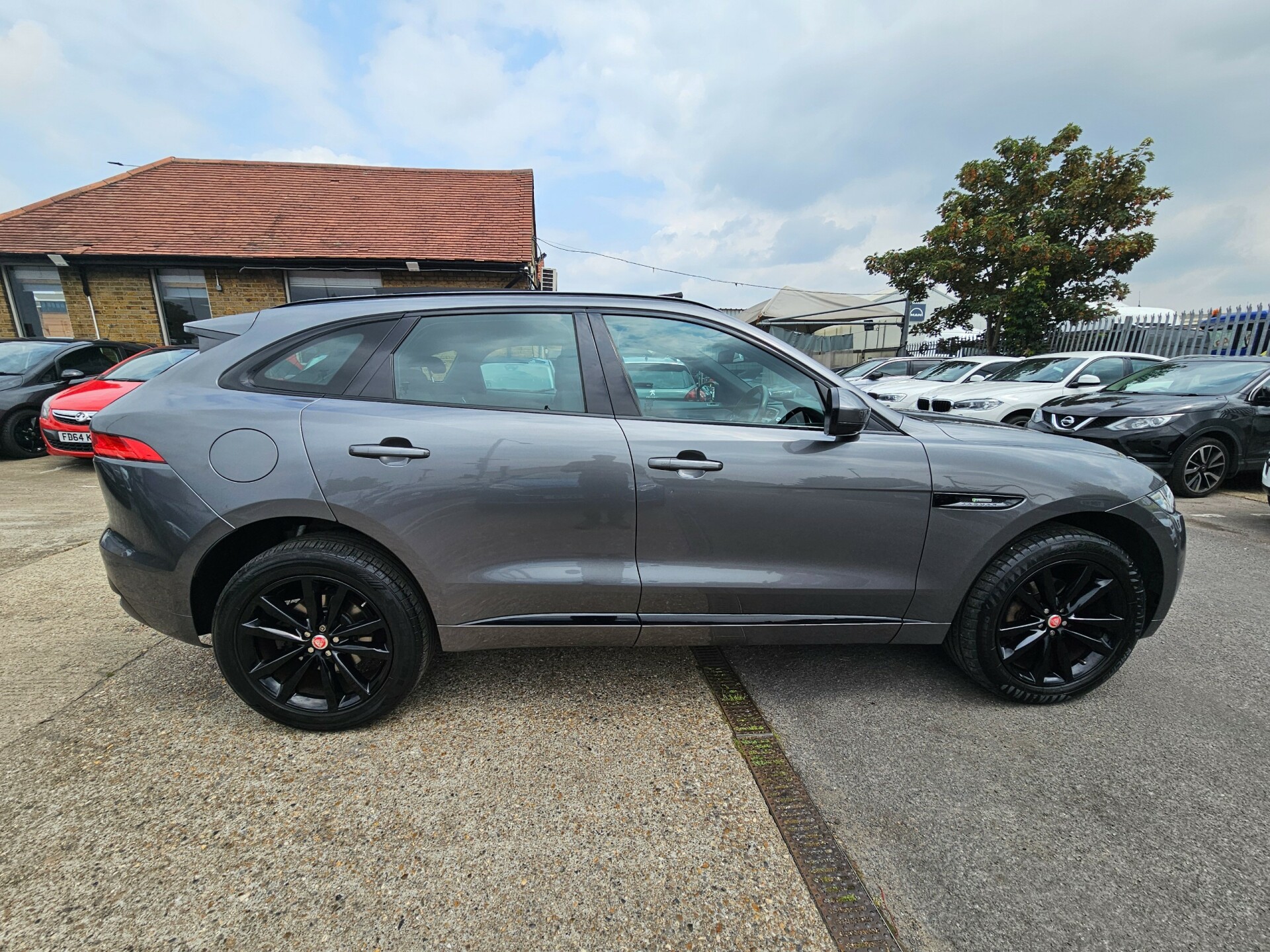 Jaguar F Pace