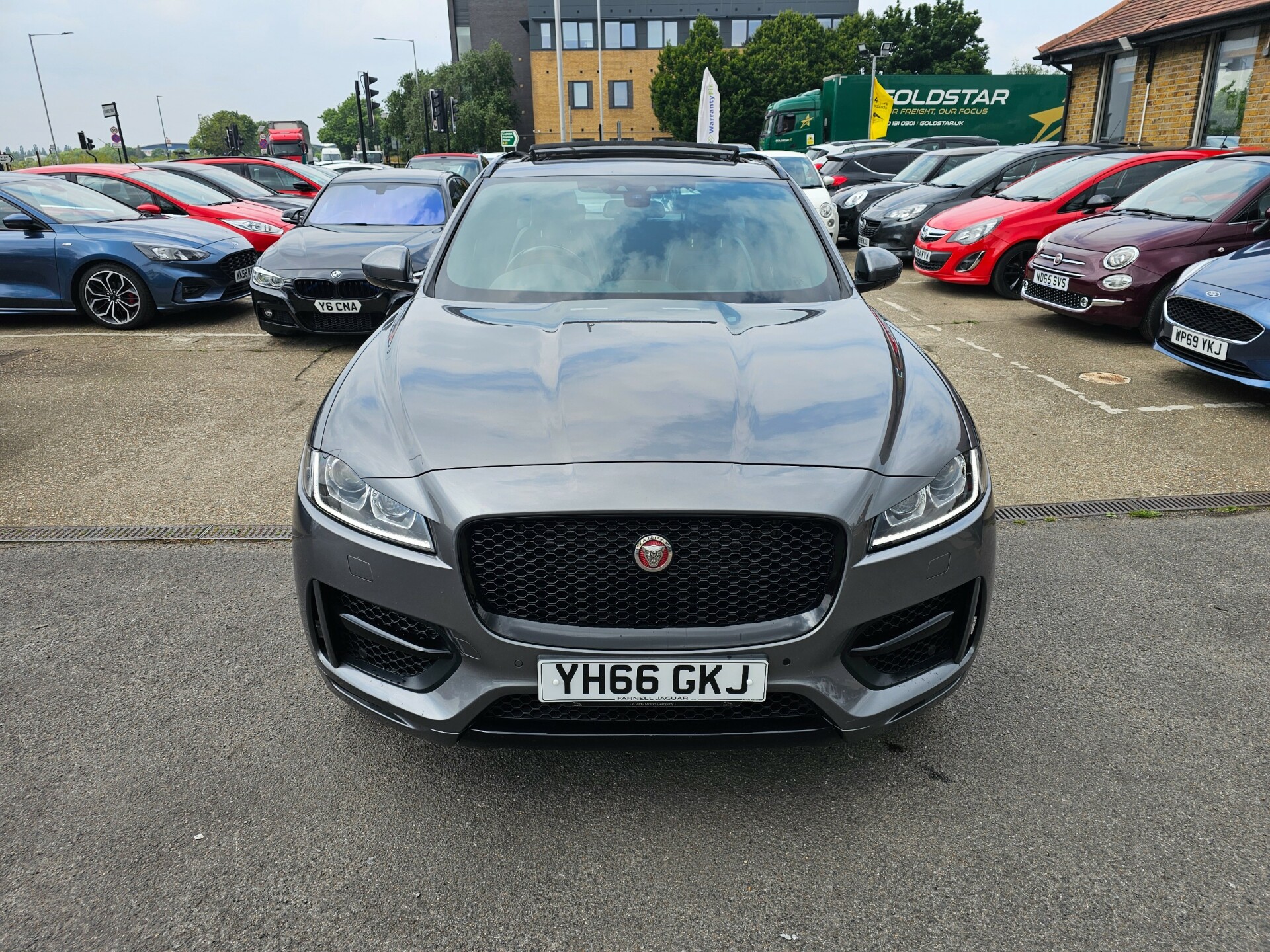 Jaguar F Pace