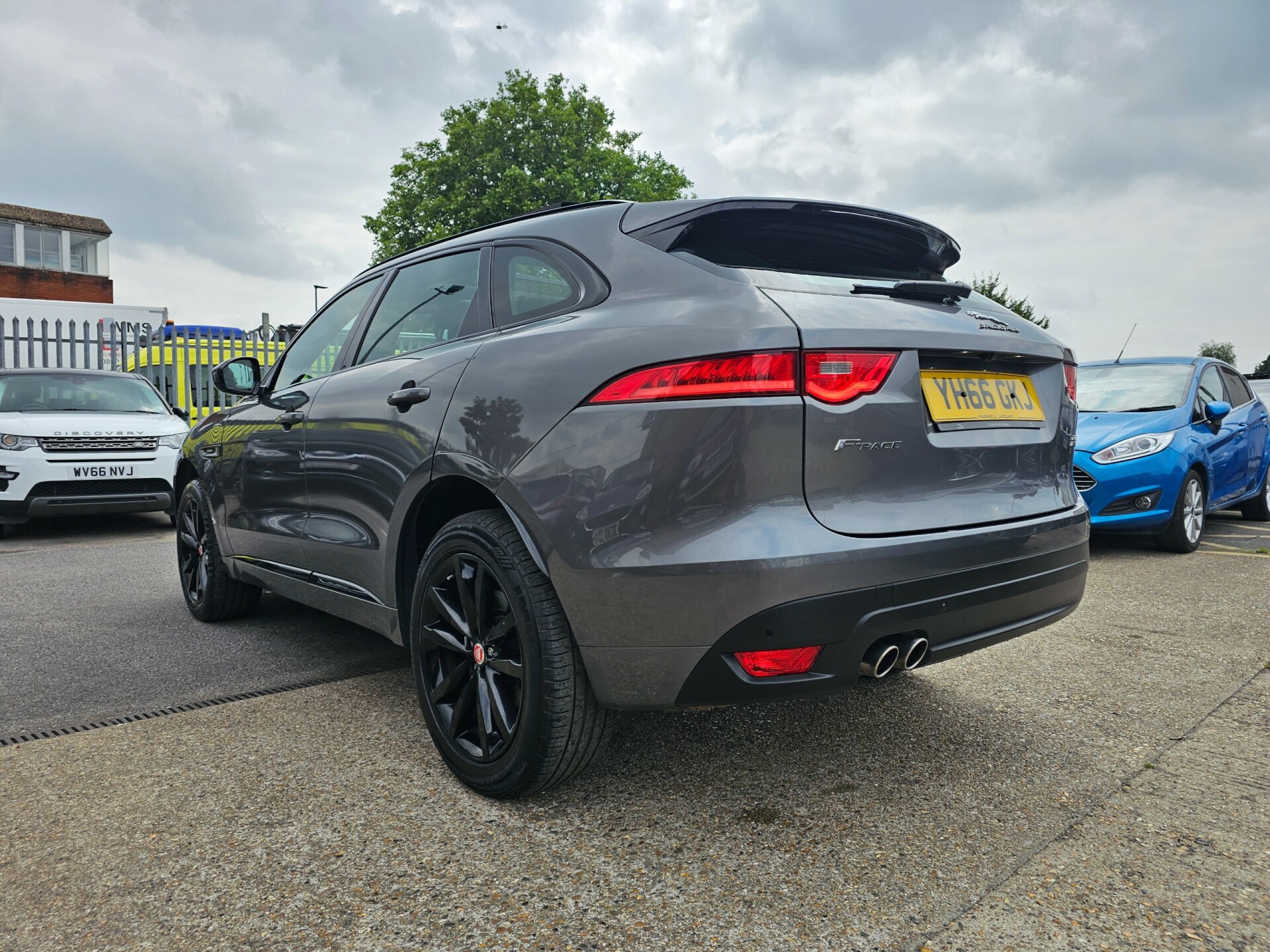 Jaguar F Pace