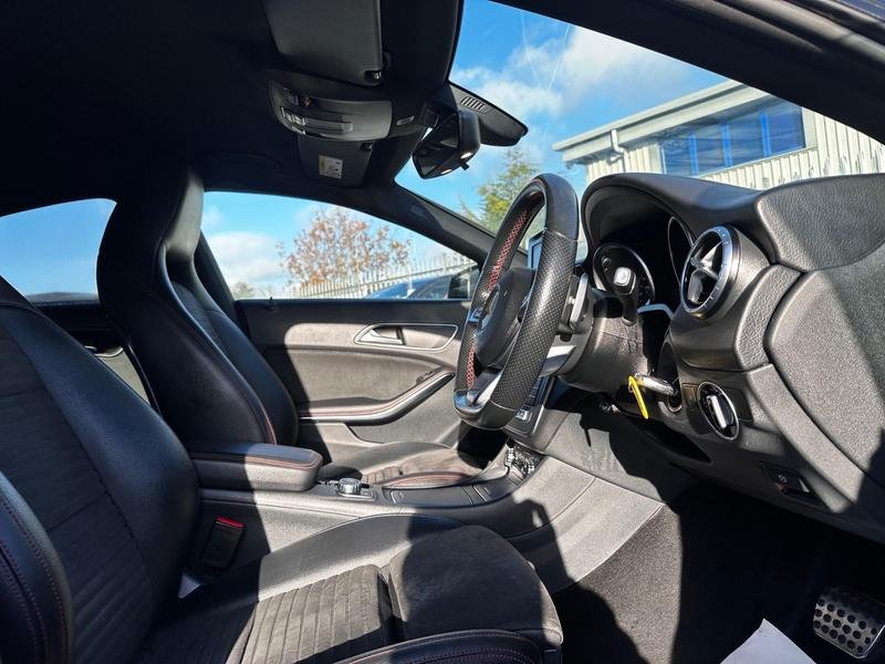 Mercedes Benz CLA