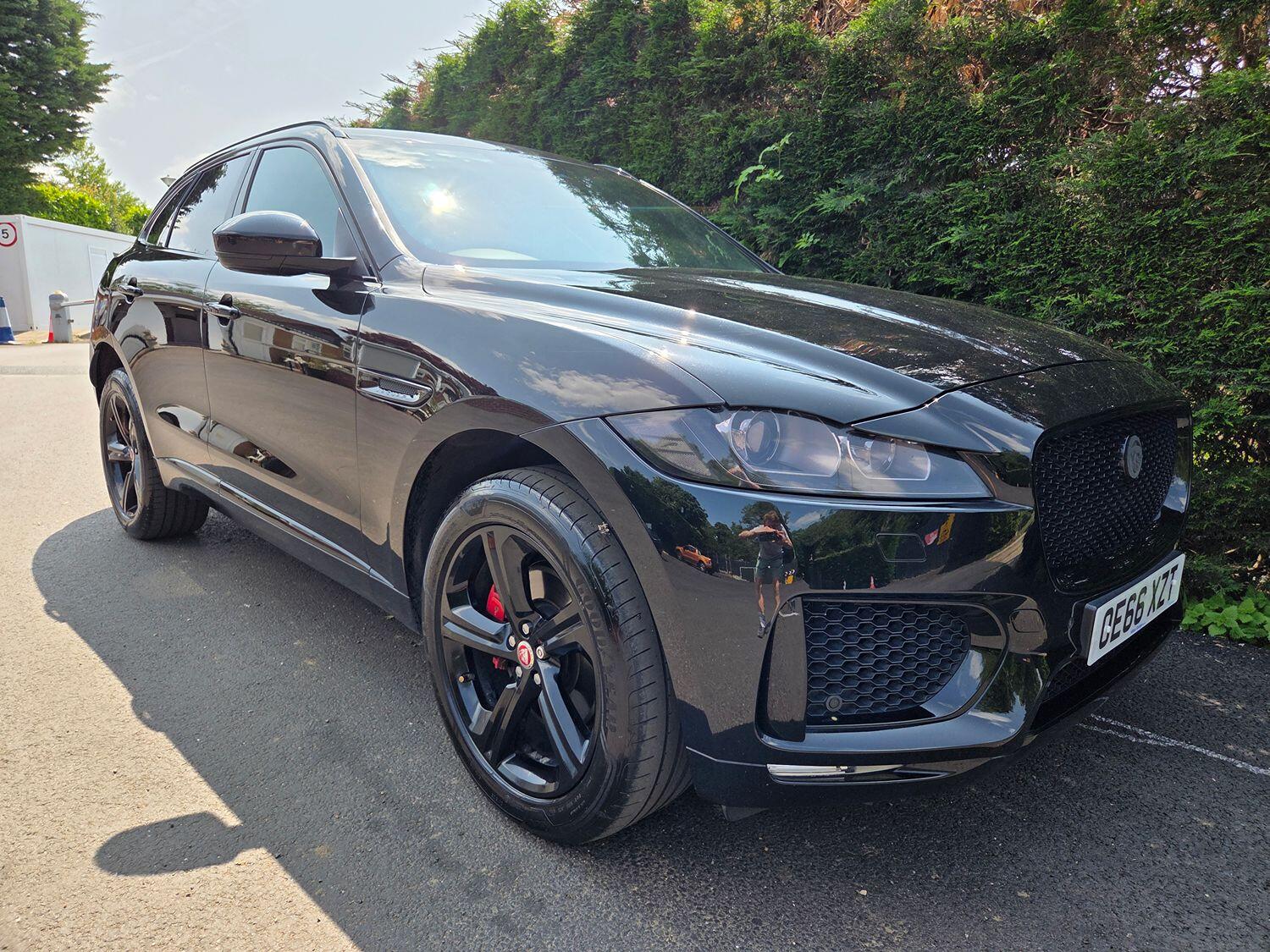 Jaguar F Pace