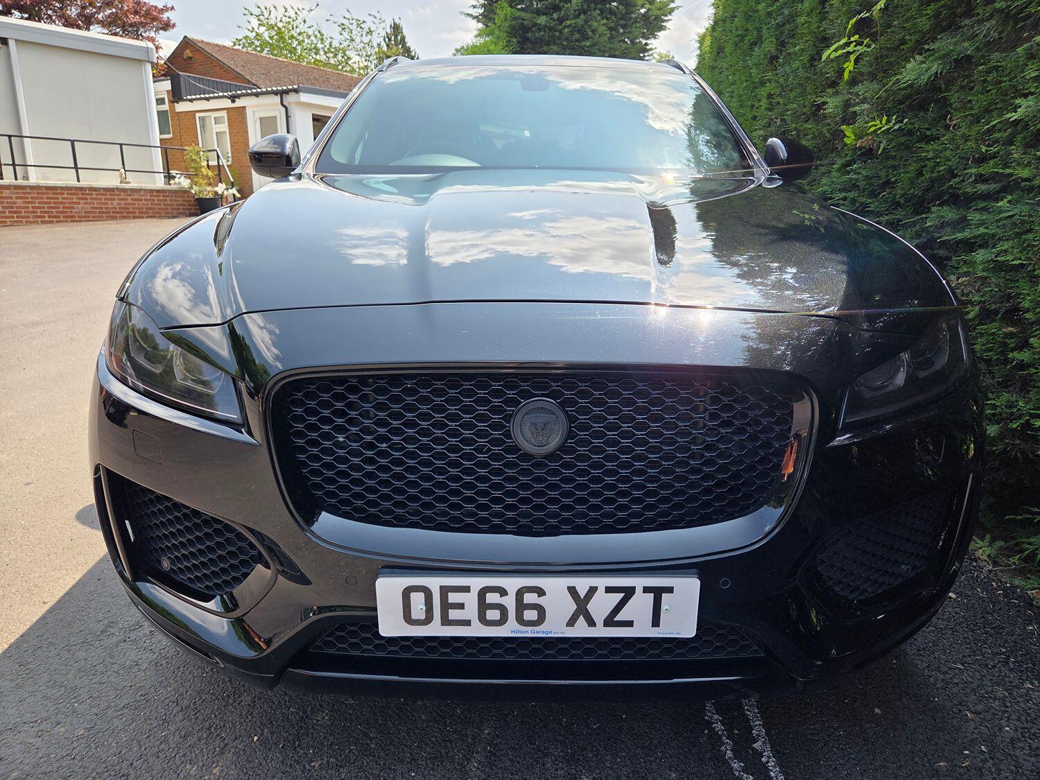Jaguar F Pace