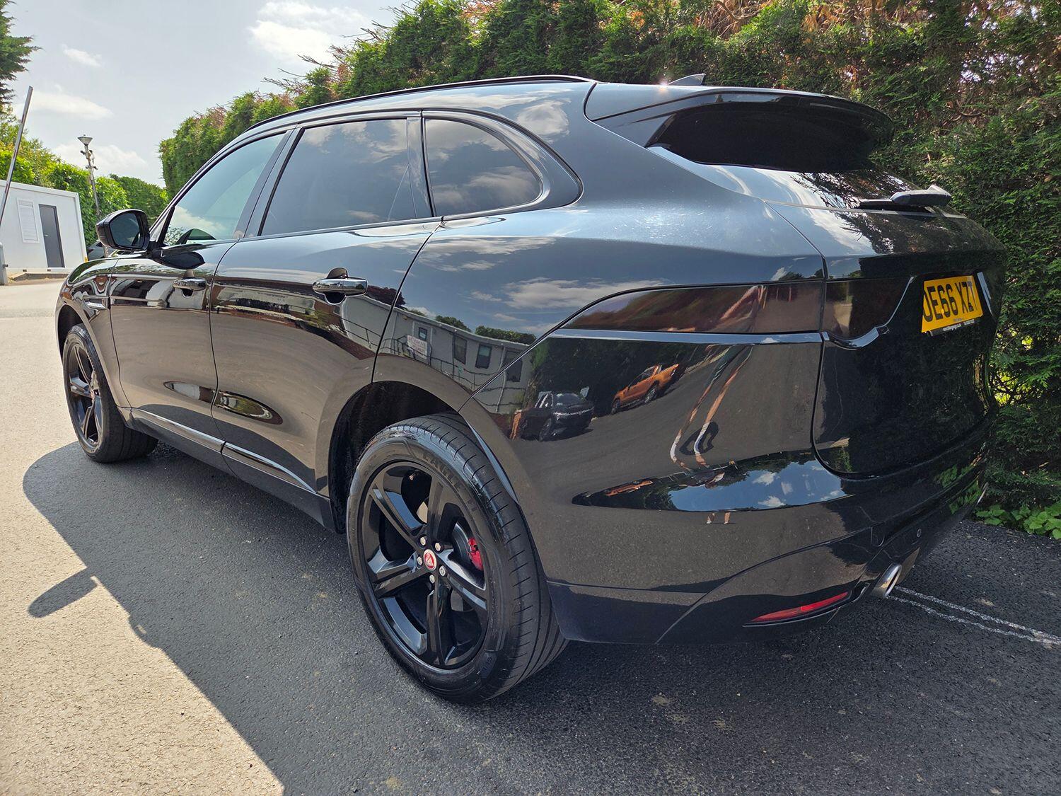 Jaguar F Pace