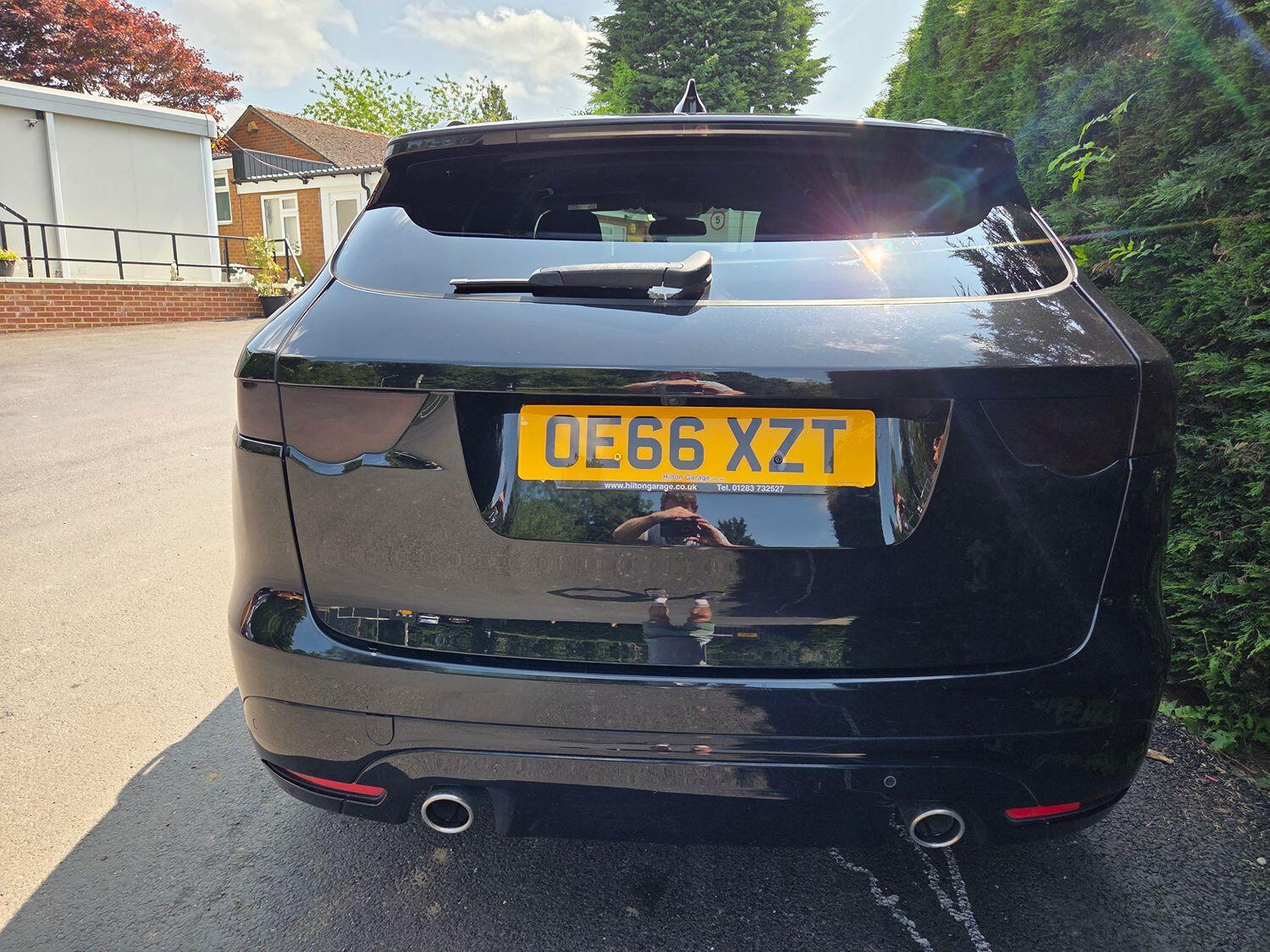 Jaguar F Pace