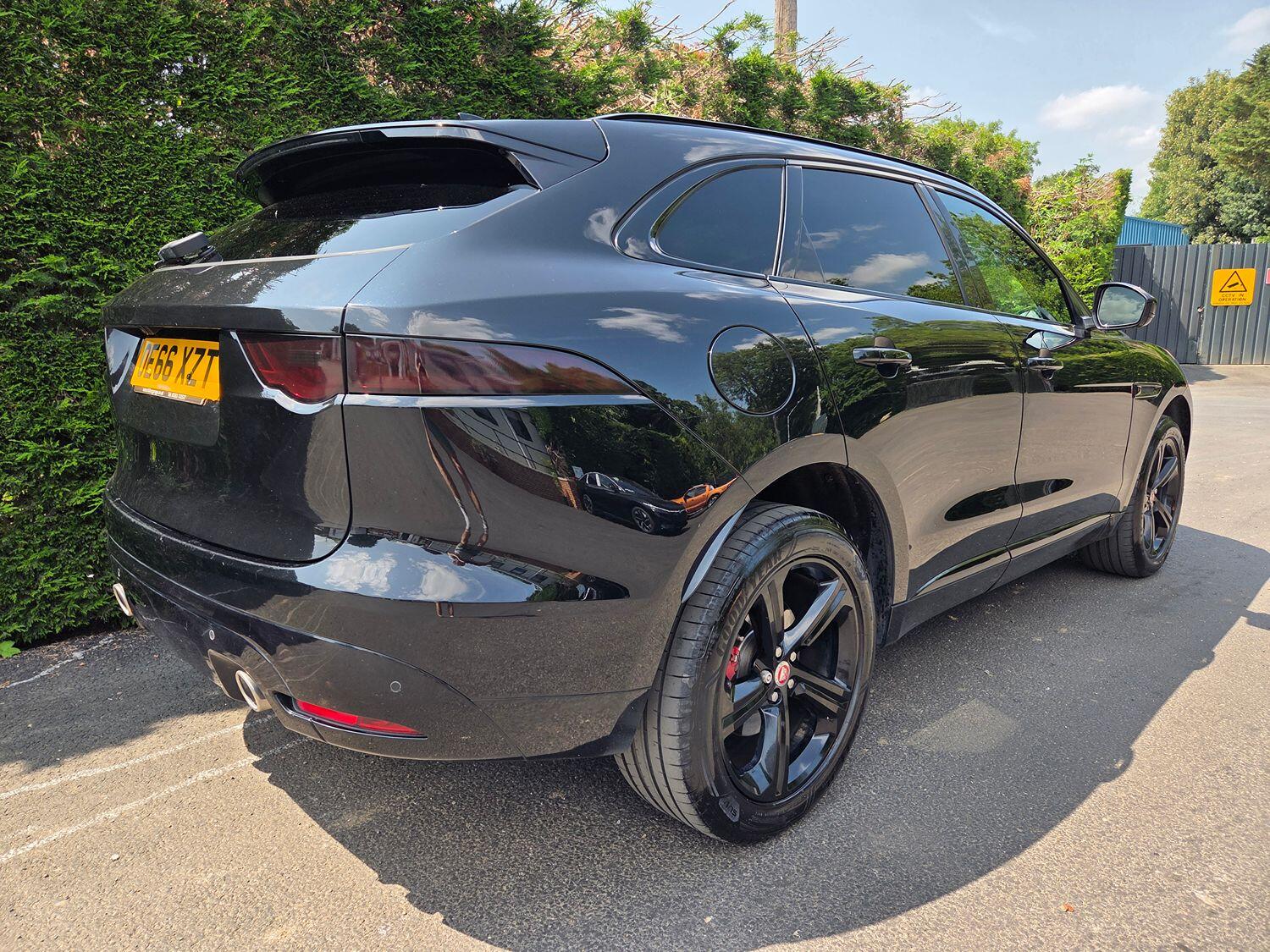 Jaguar F Pace