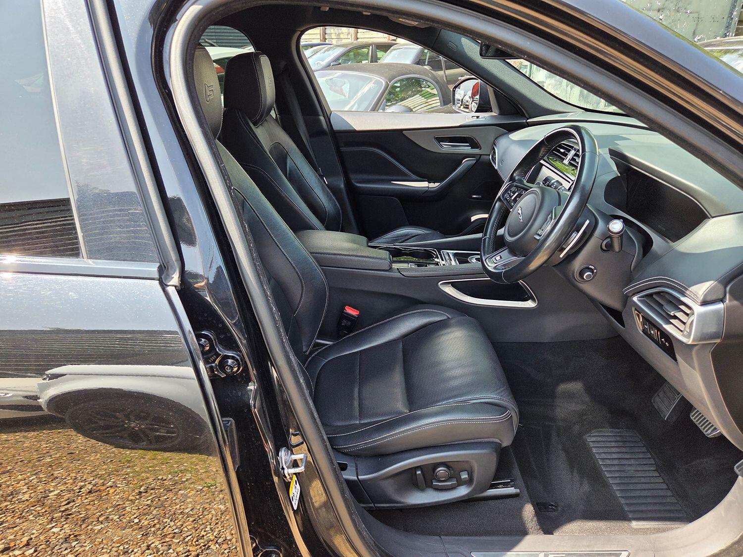Jaguar F Pace