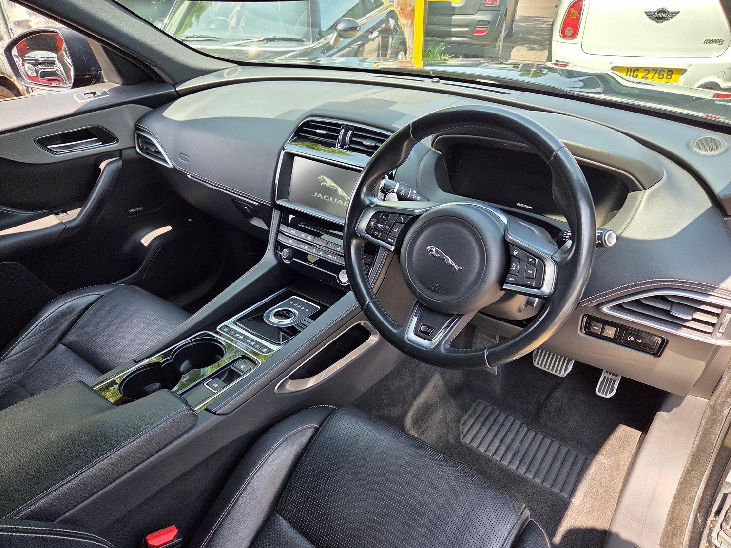 Jaguar F Pace