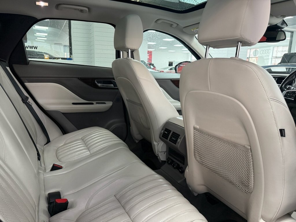 Jaguar F Pace