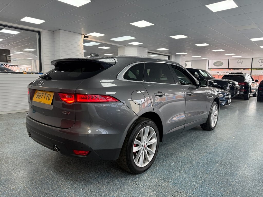 Jaguar F Pace