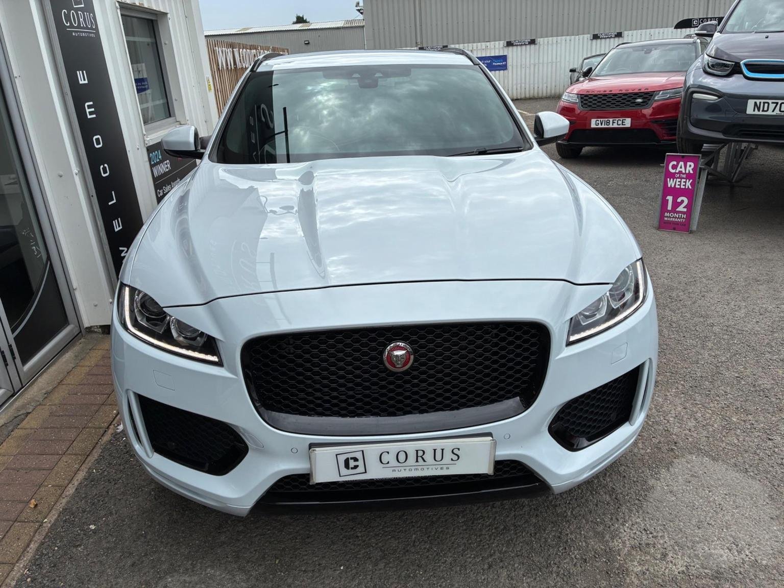 Jaguar F Pace