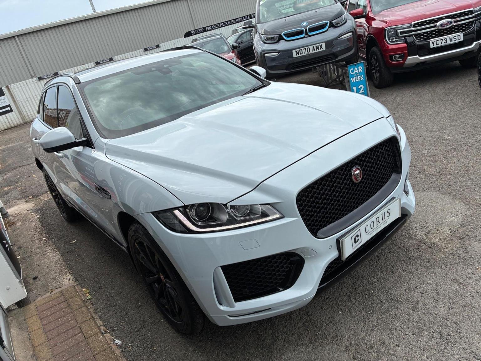 Jaguar F Pace