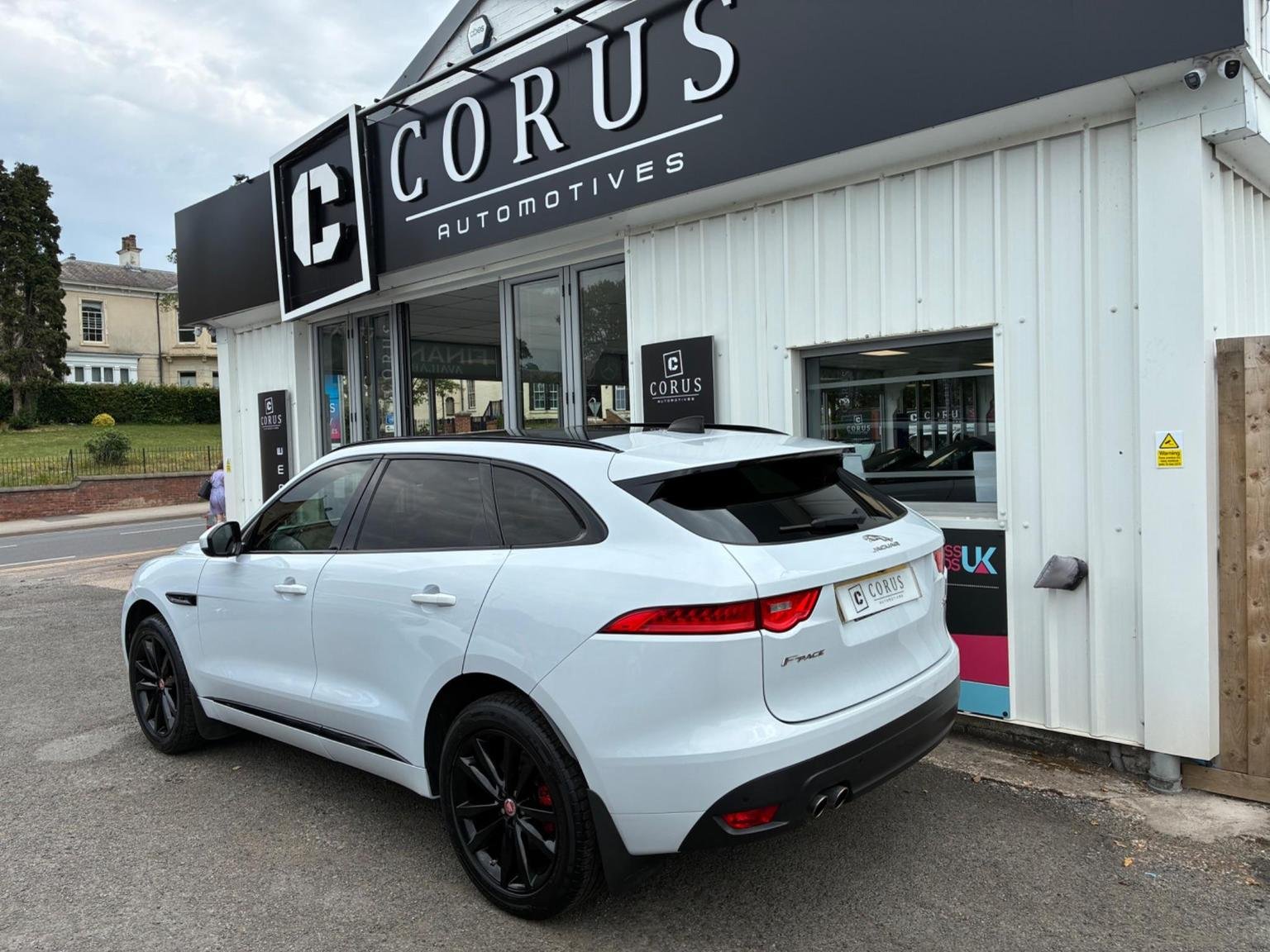 Jaguar F Pace
