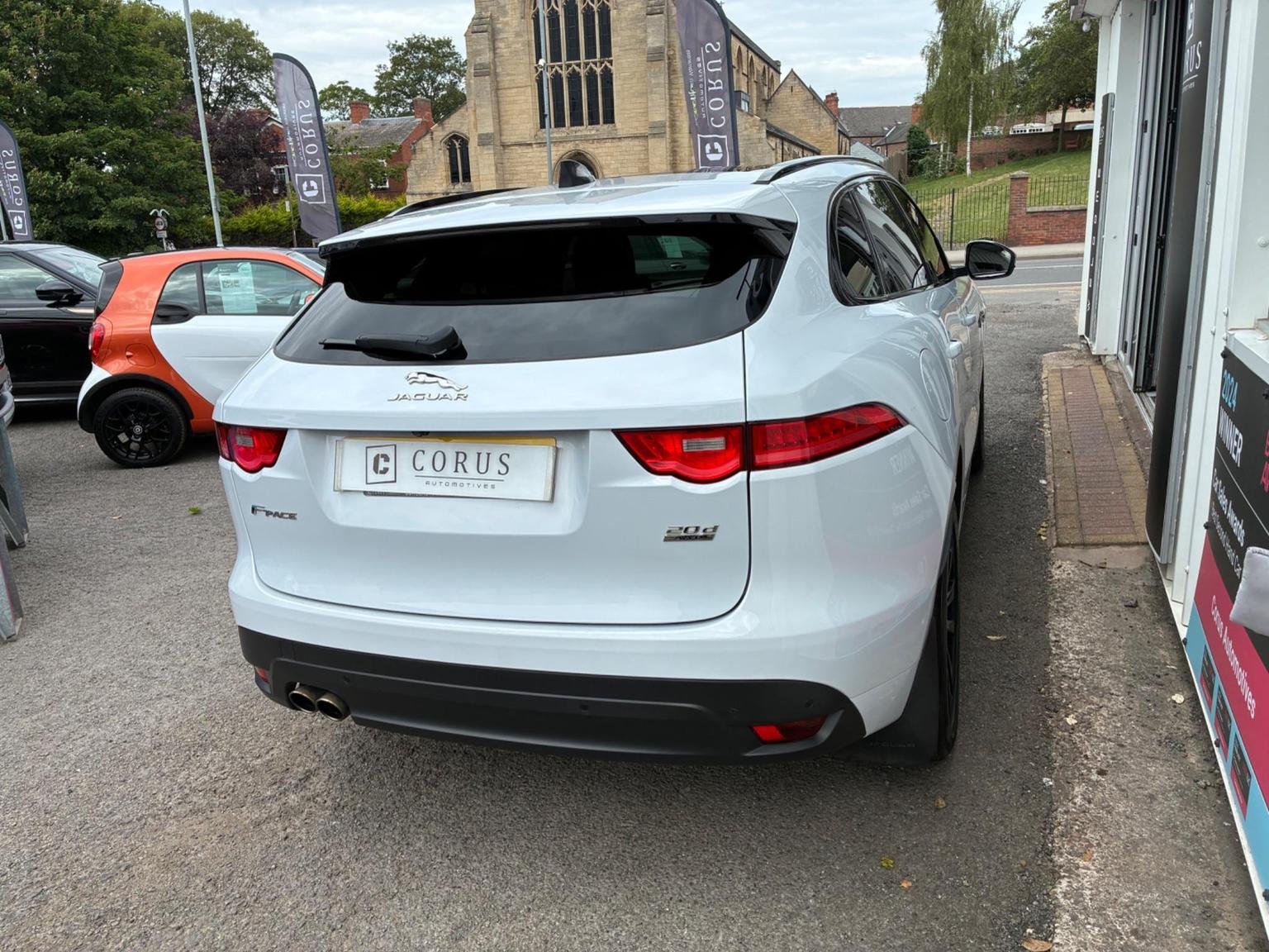 Jaguar F Pace
