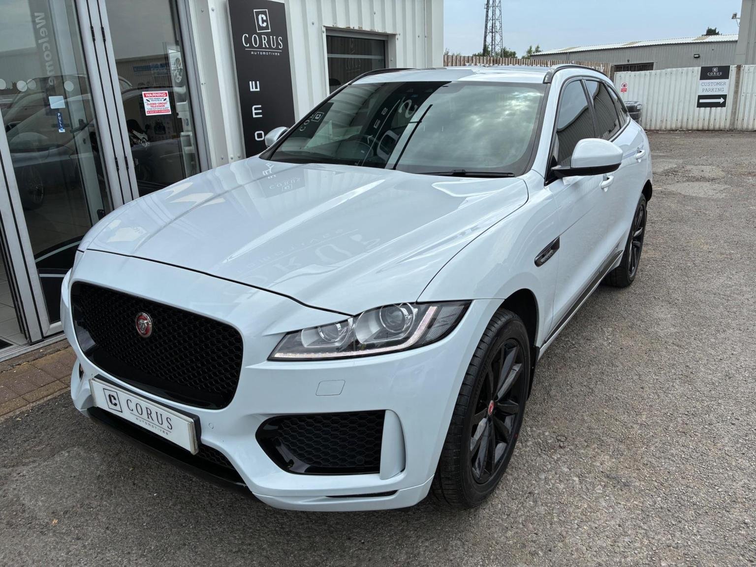 Jaguar F Pace