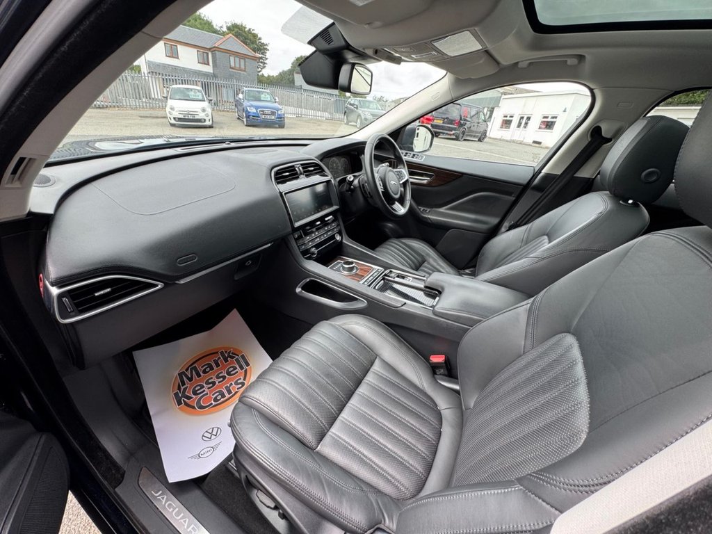 Jaguar F Pace