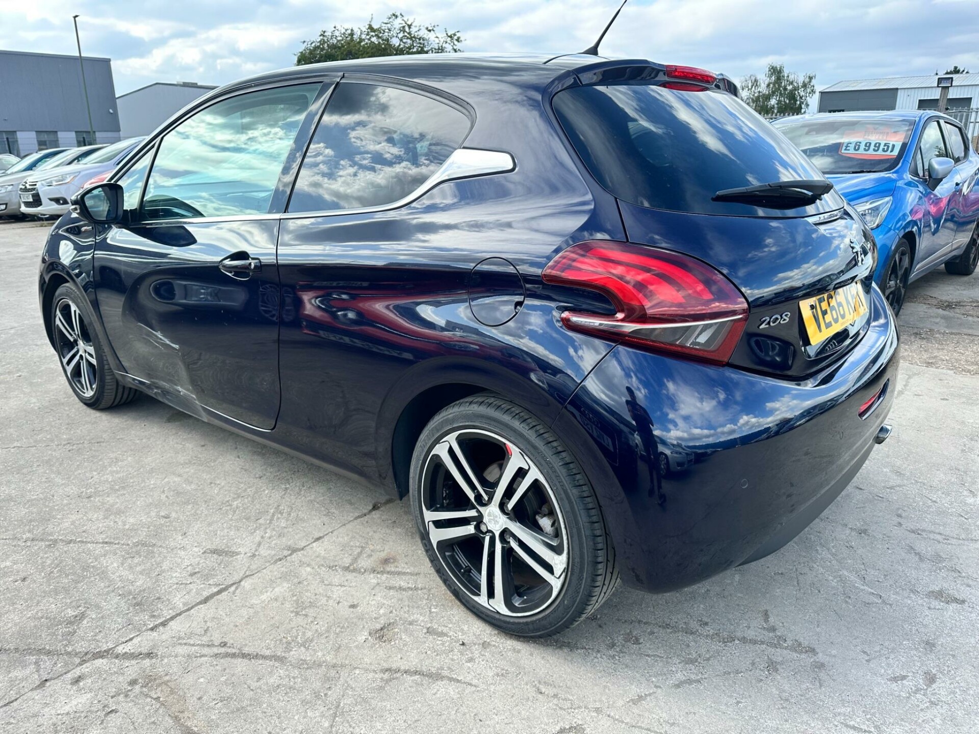 Peugeot 208