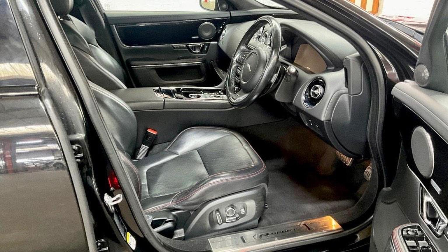 Jaguar XJ