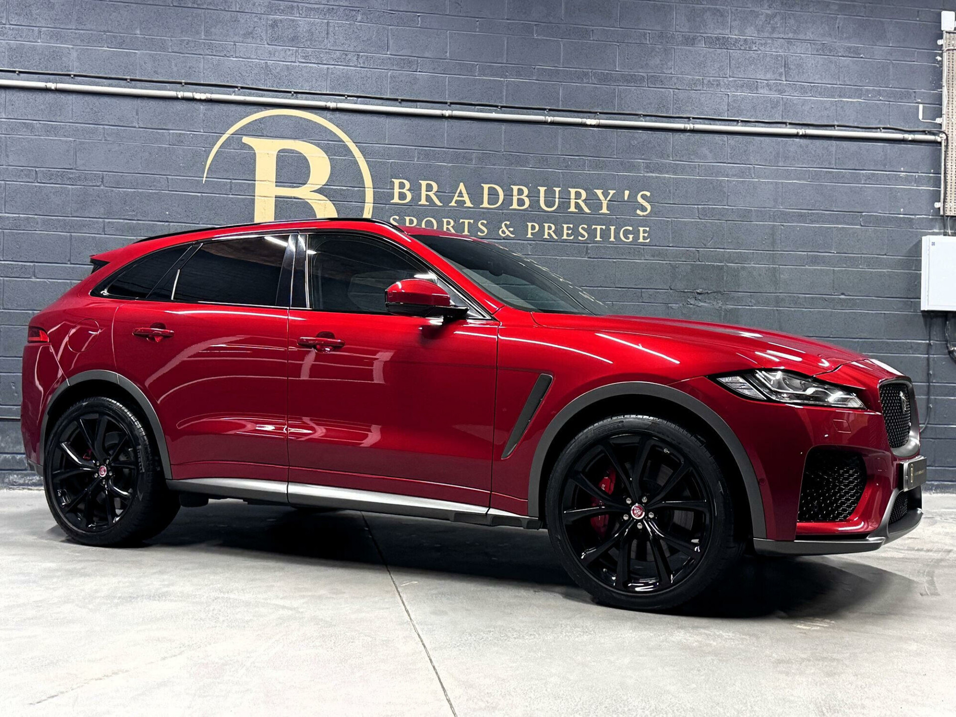 Jaguar F Pace