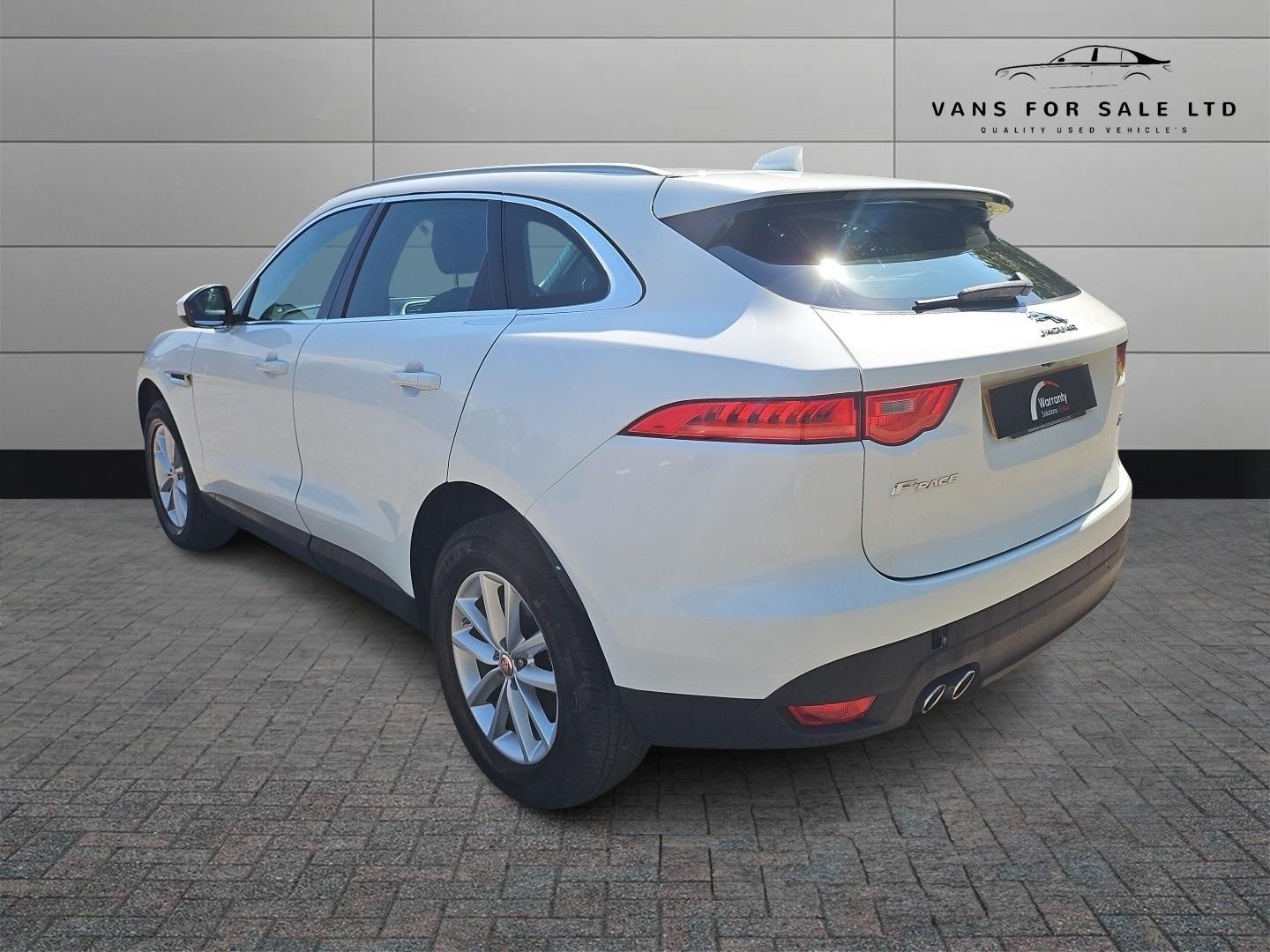 Jaguar F Pace
