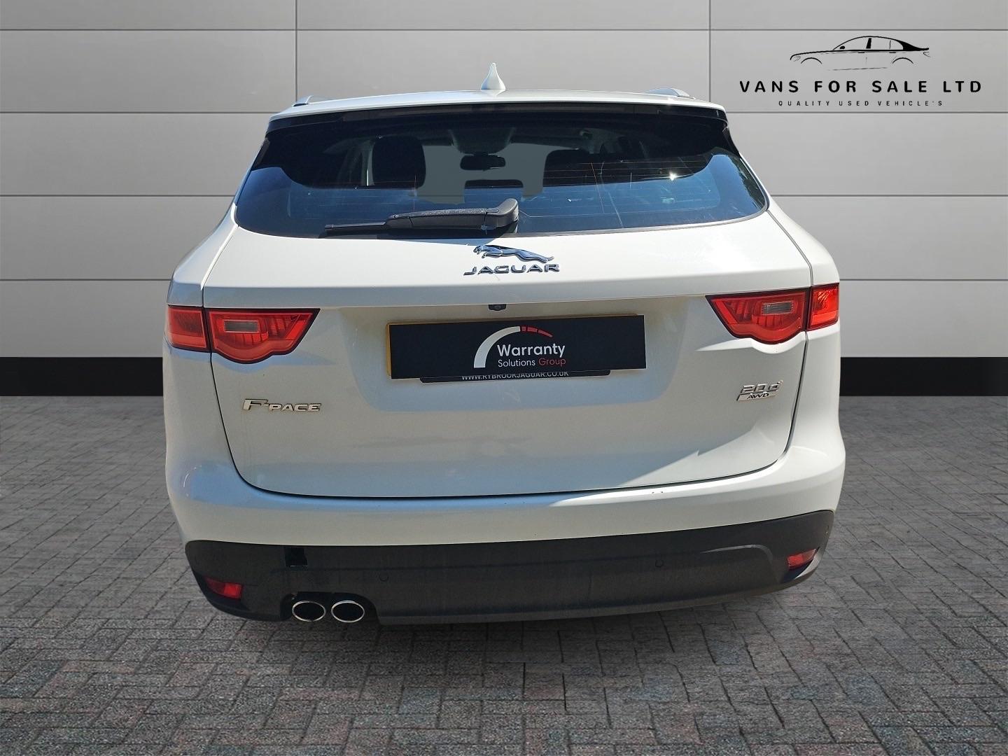 Jaguar F Pace