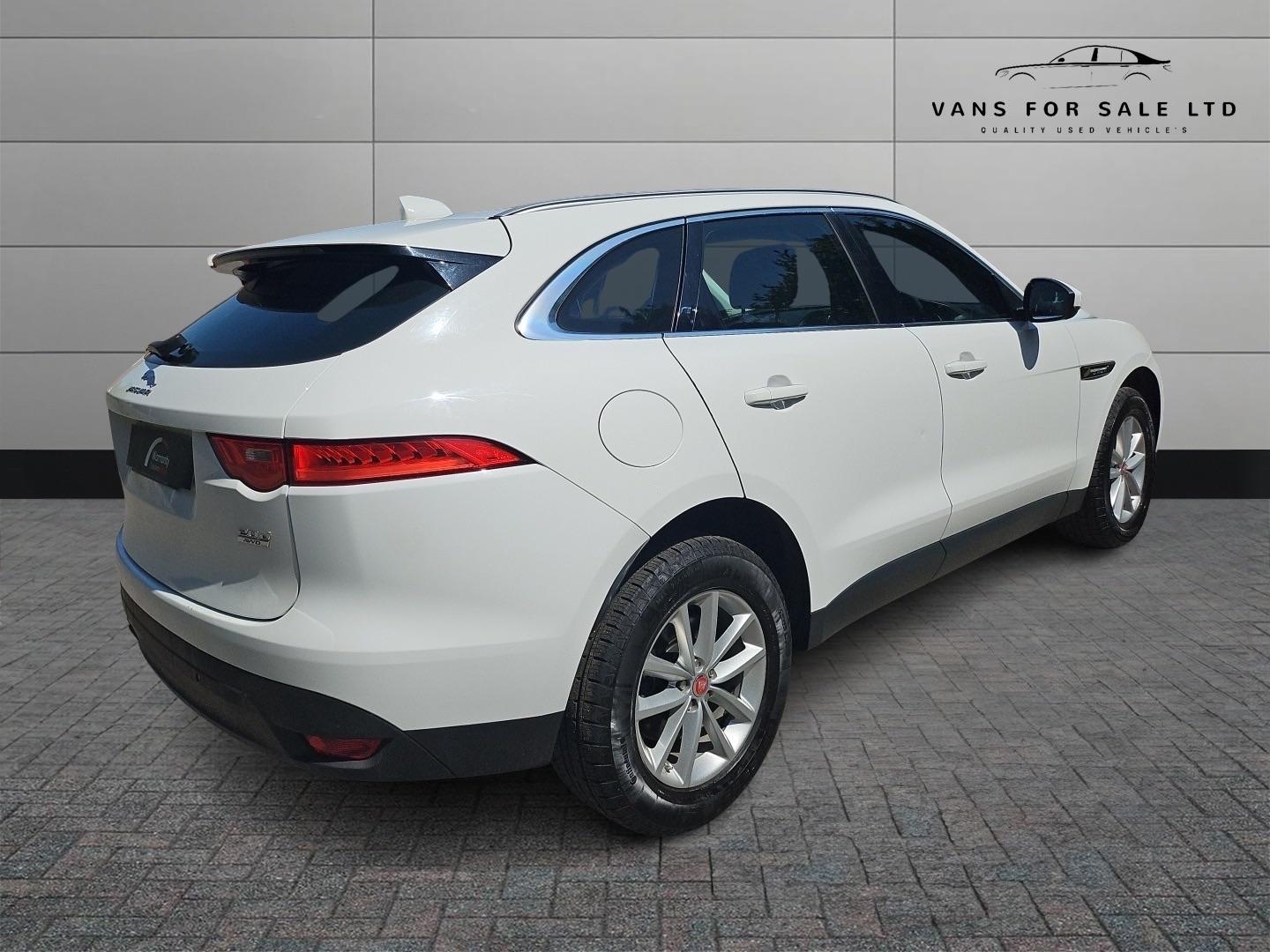 Jaguar F Pace