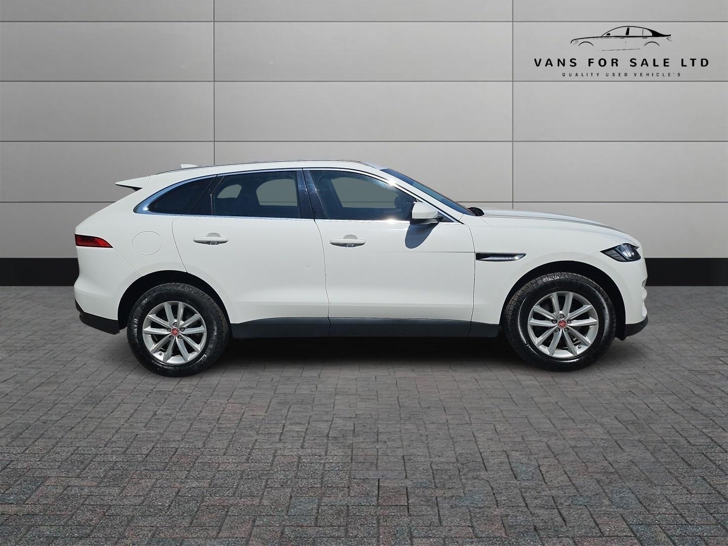 Jaguar F Pace