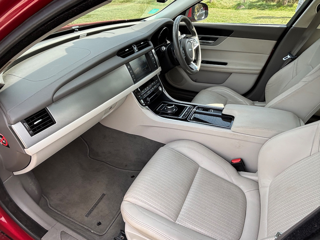 Jaguar XF