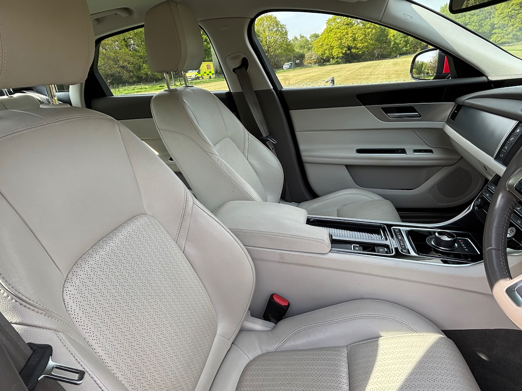 Jaguar XF