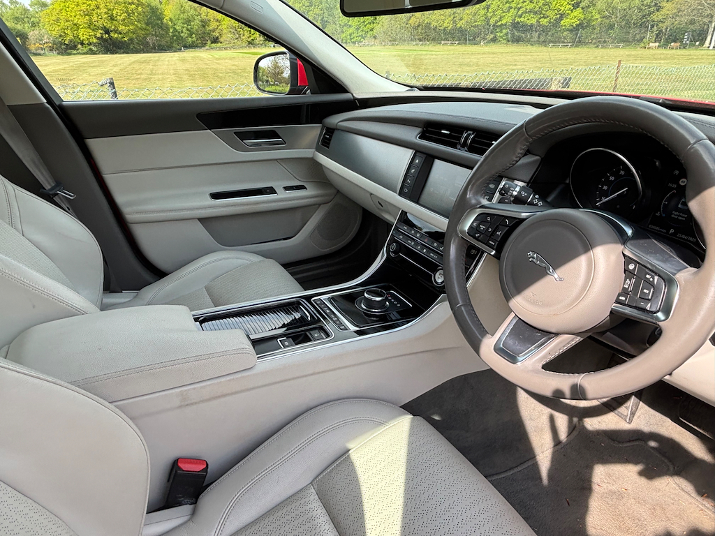 Jaguar XF