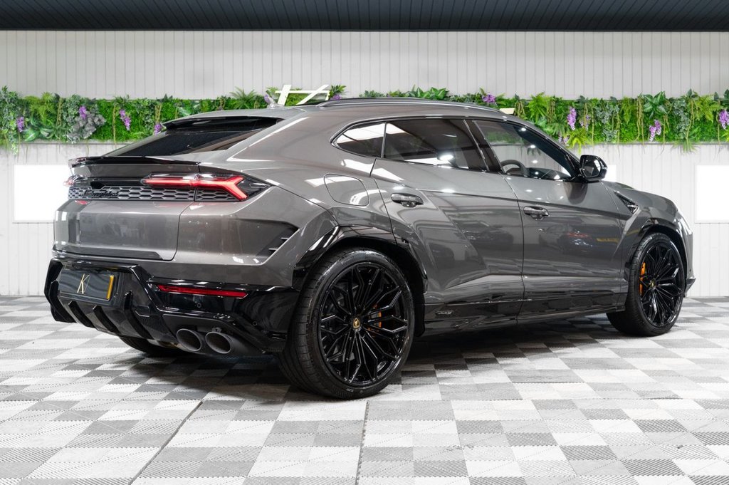 Lamborghini URUS