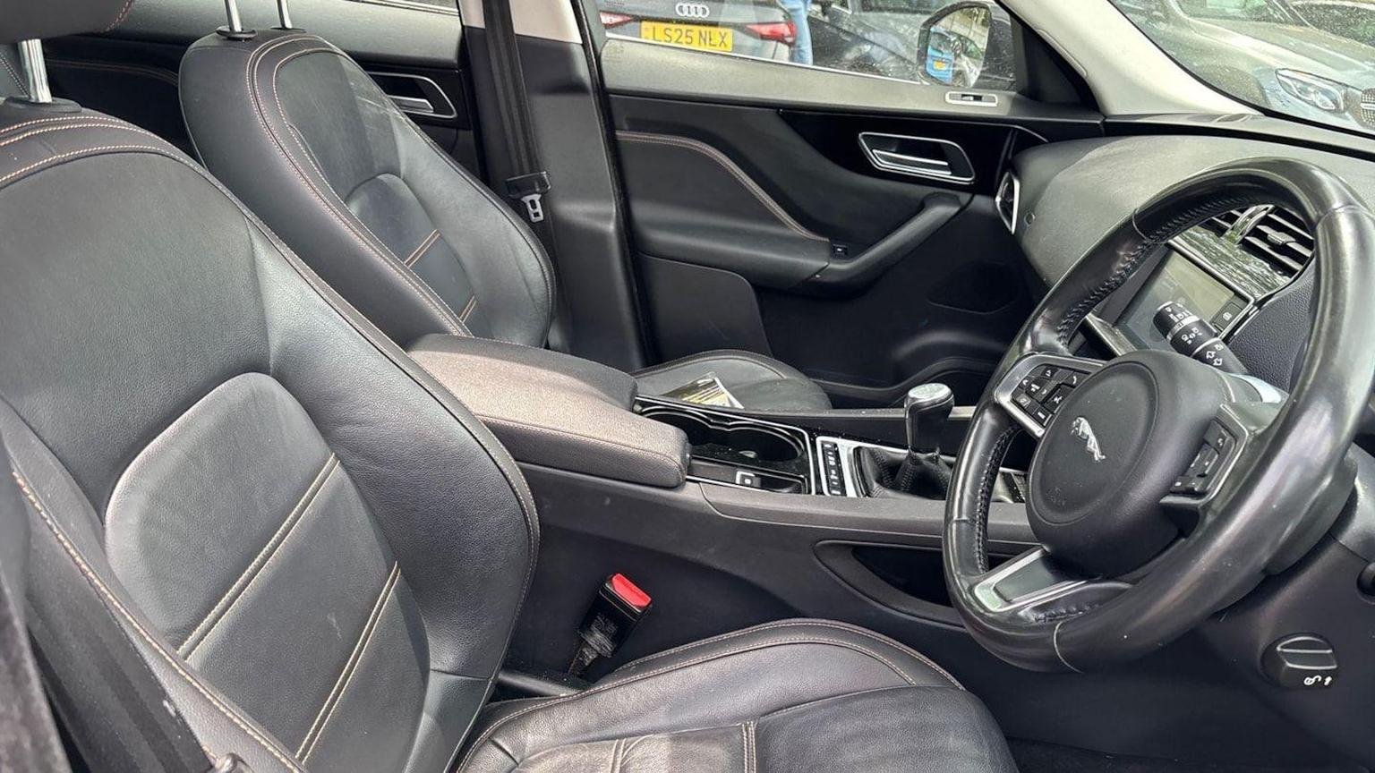 Jaguar F Pace