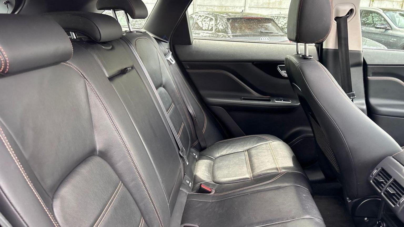 Jaguar F Pace