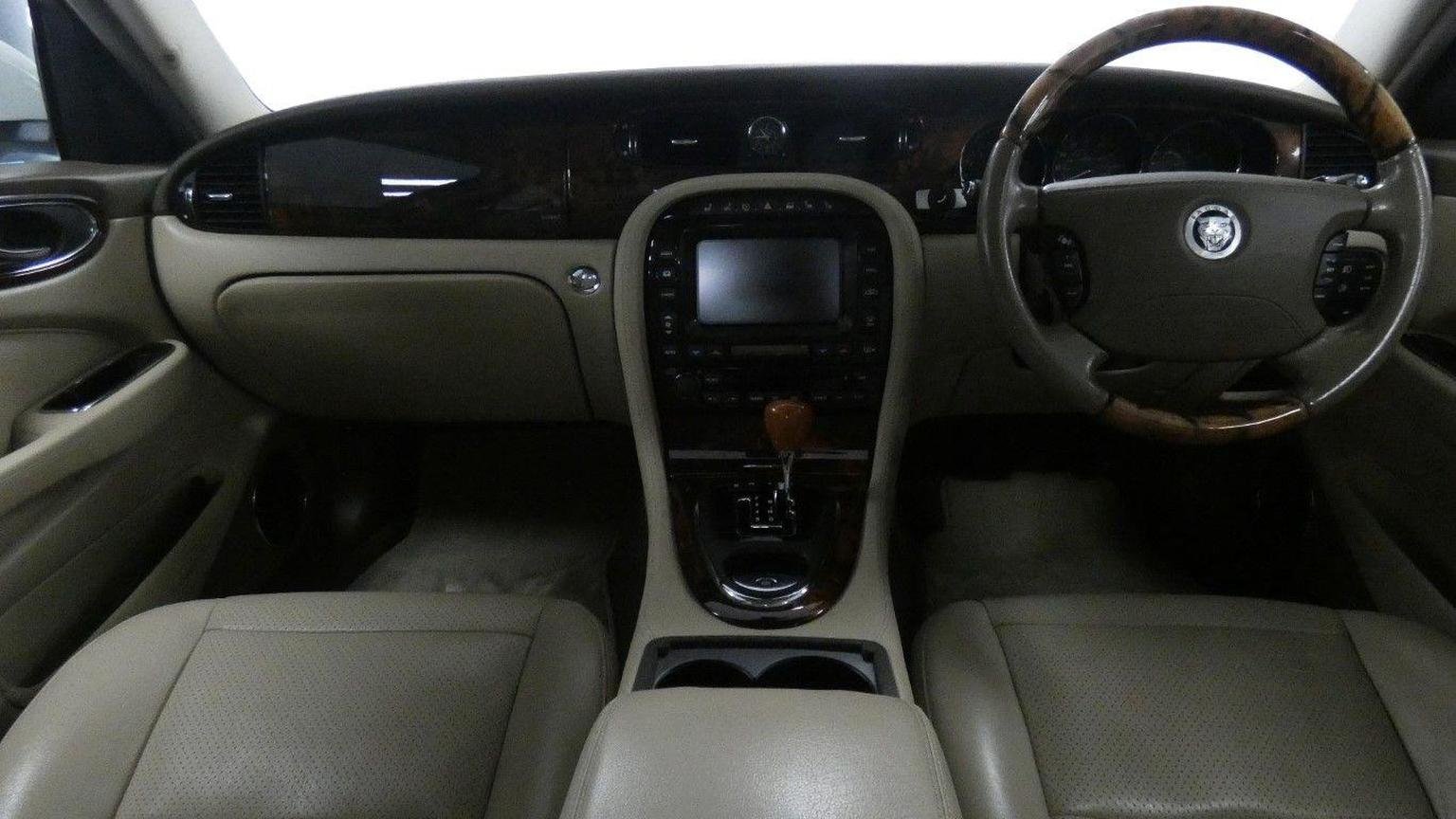 Jaguar XJ