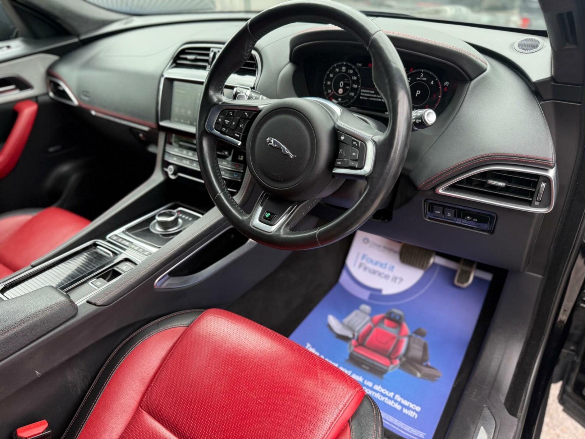 Jaguar F Pace