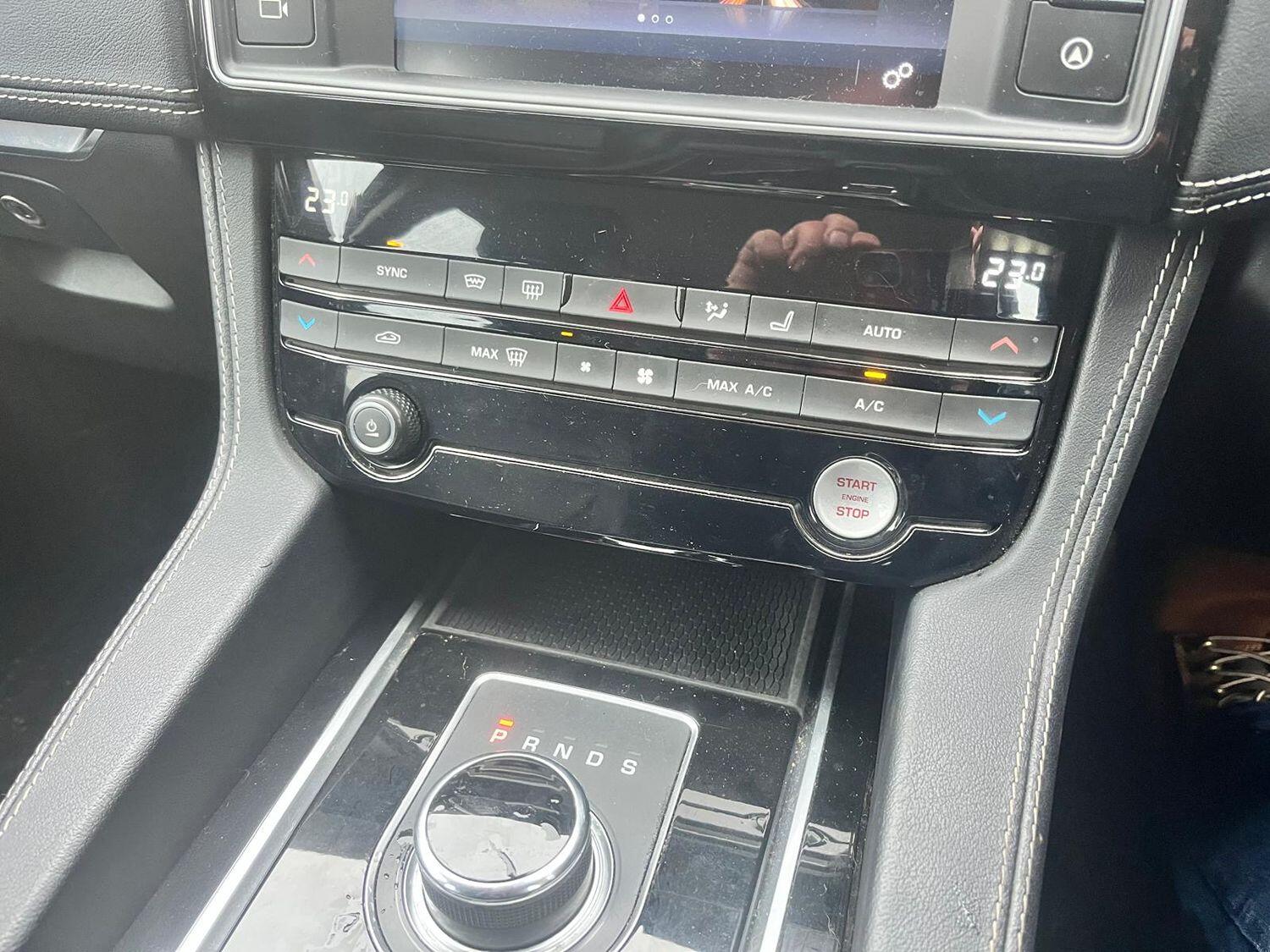 Jaguar F Pace