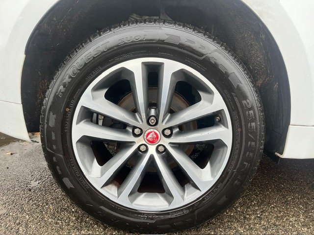 Jaguar F Pace