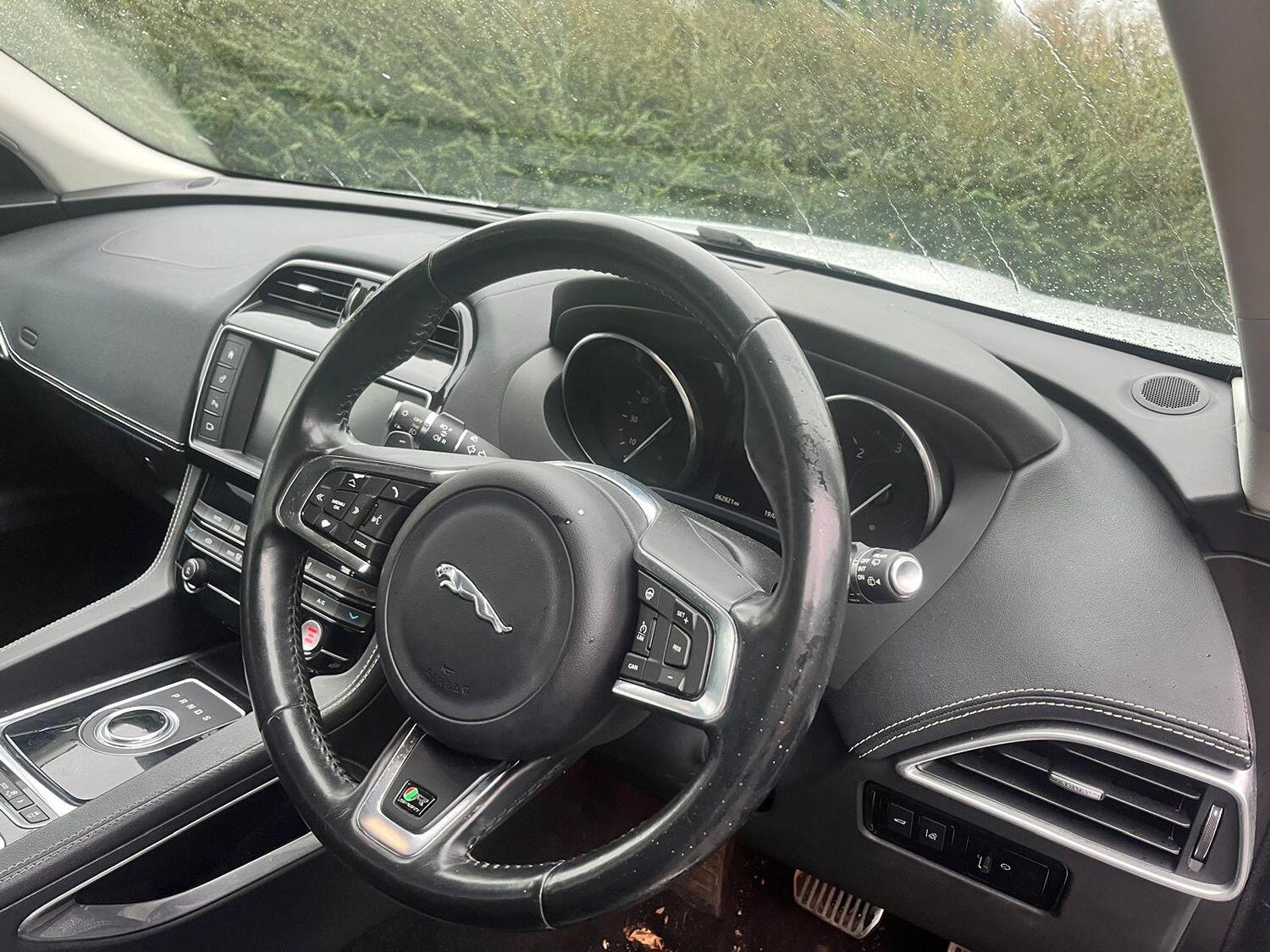 Jaguar F Pace