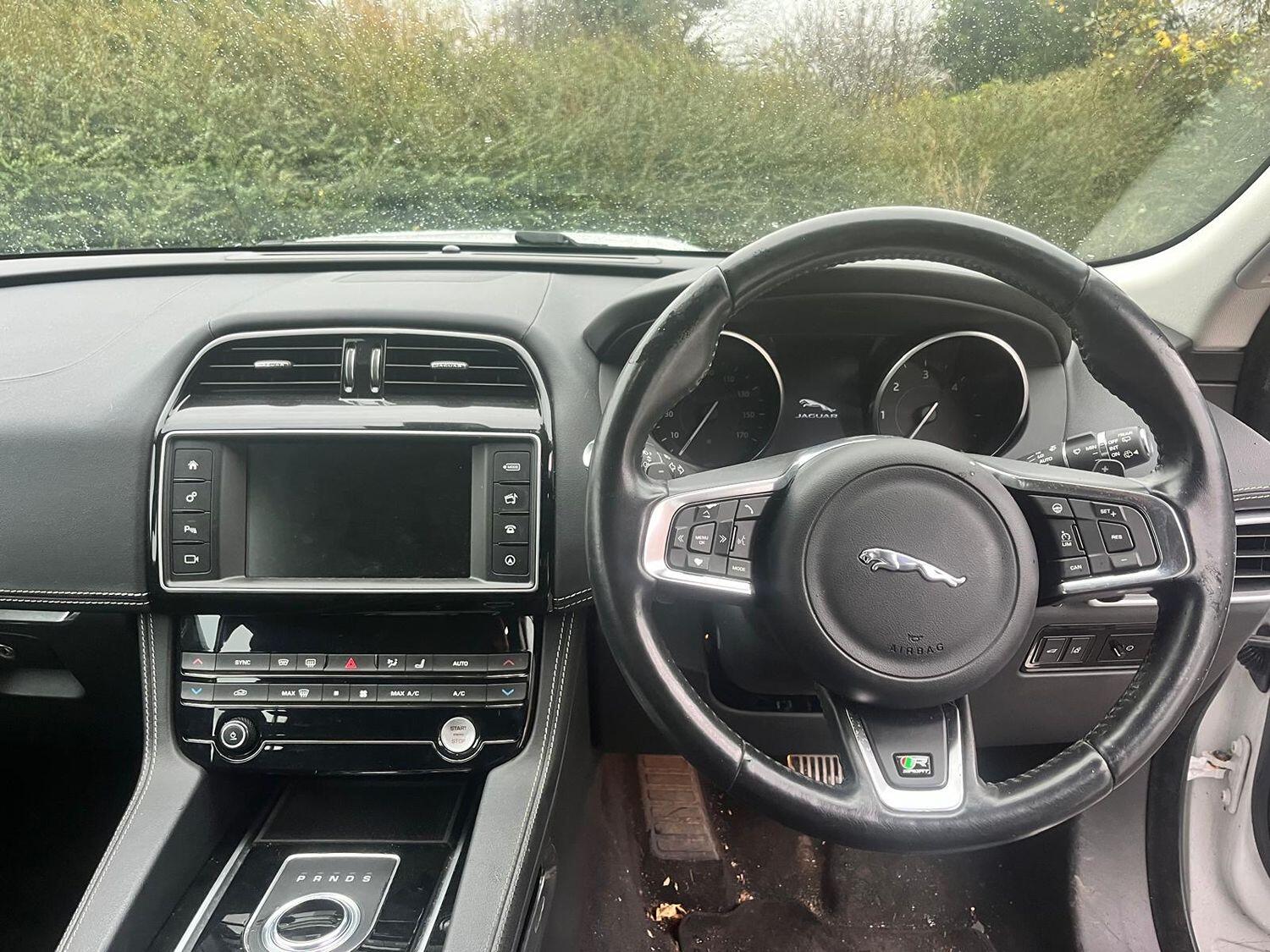Jaguar F Pace