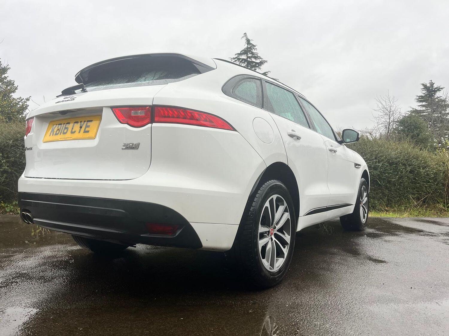 Jaguar F Pace