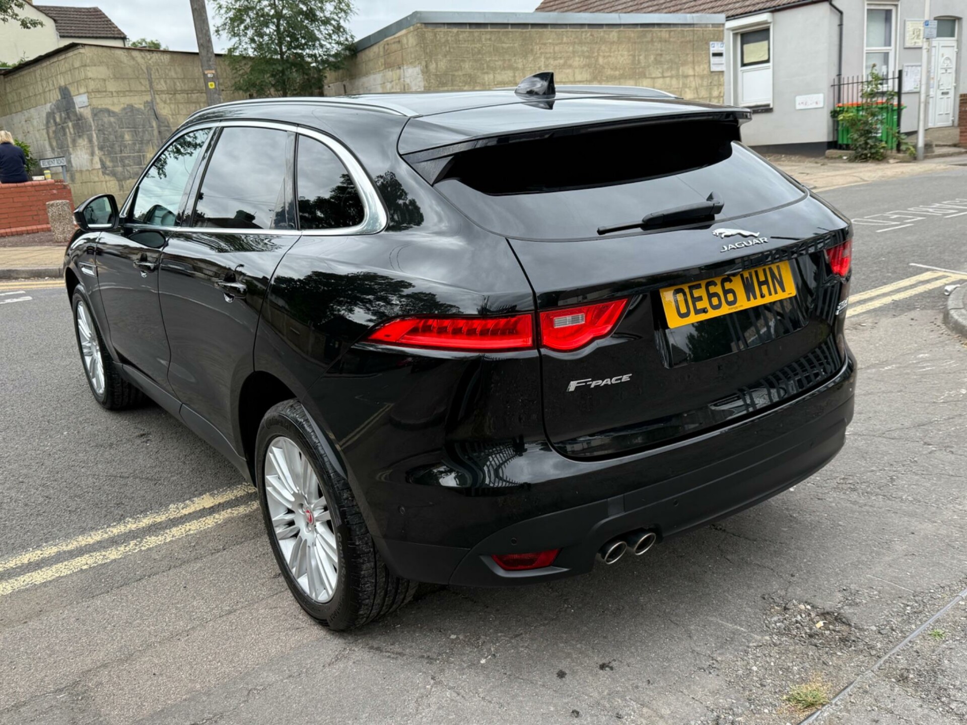 Jaguar F Pace