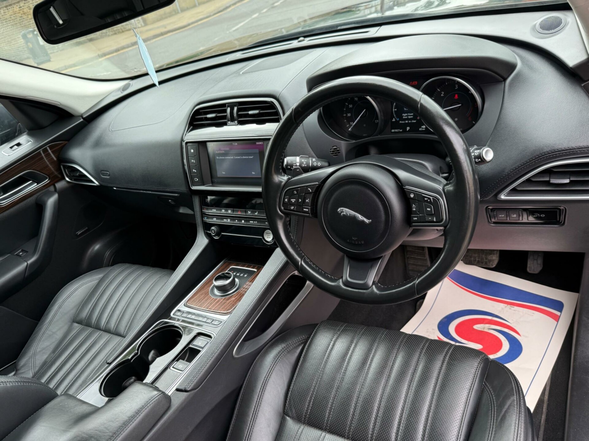Jaguar F Pace