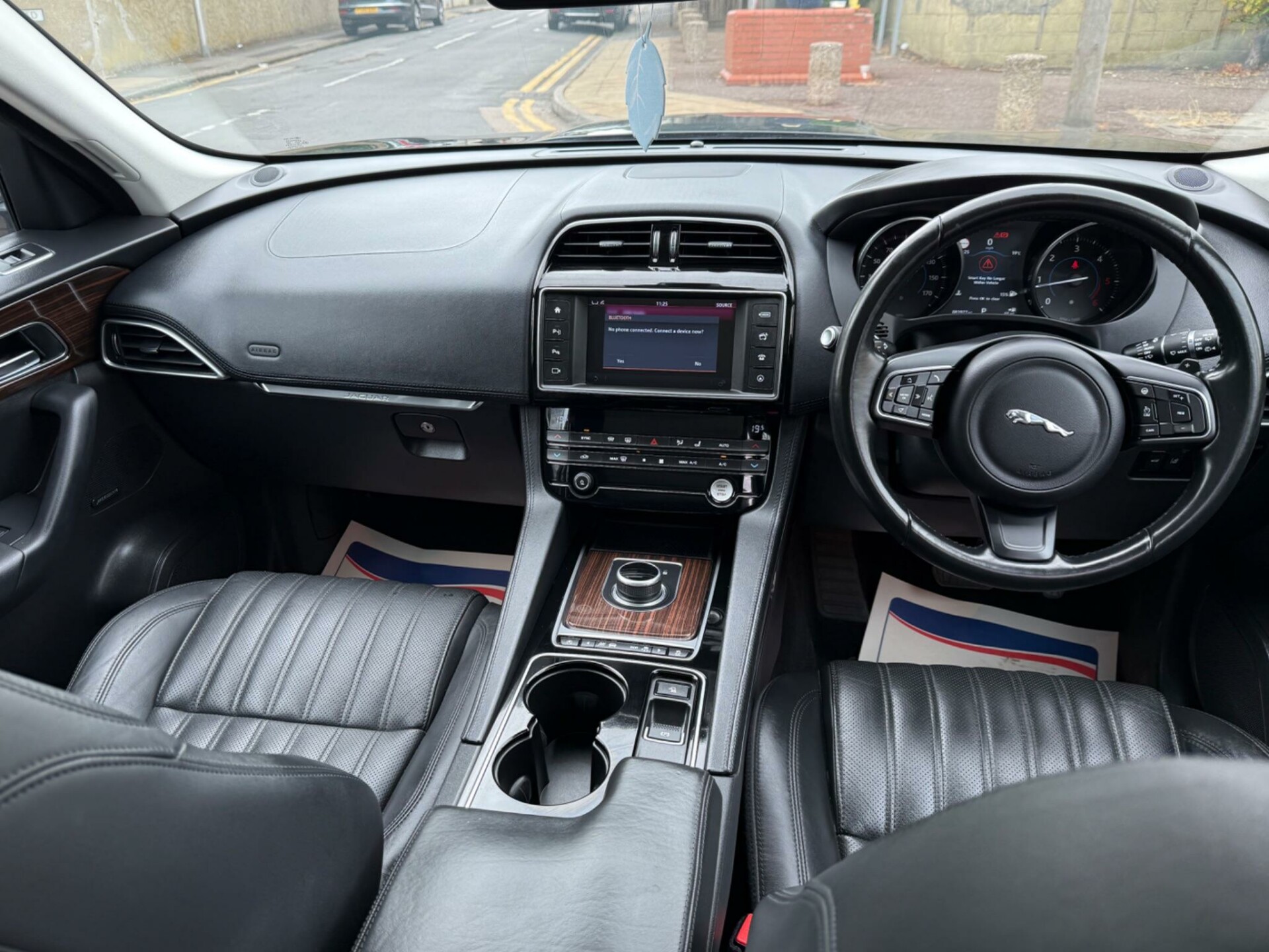 Jaguar F Pace