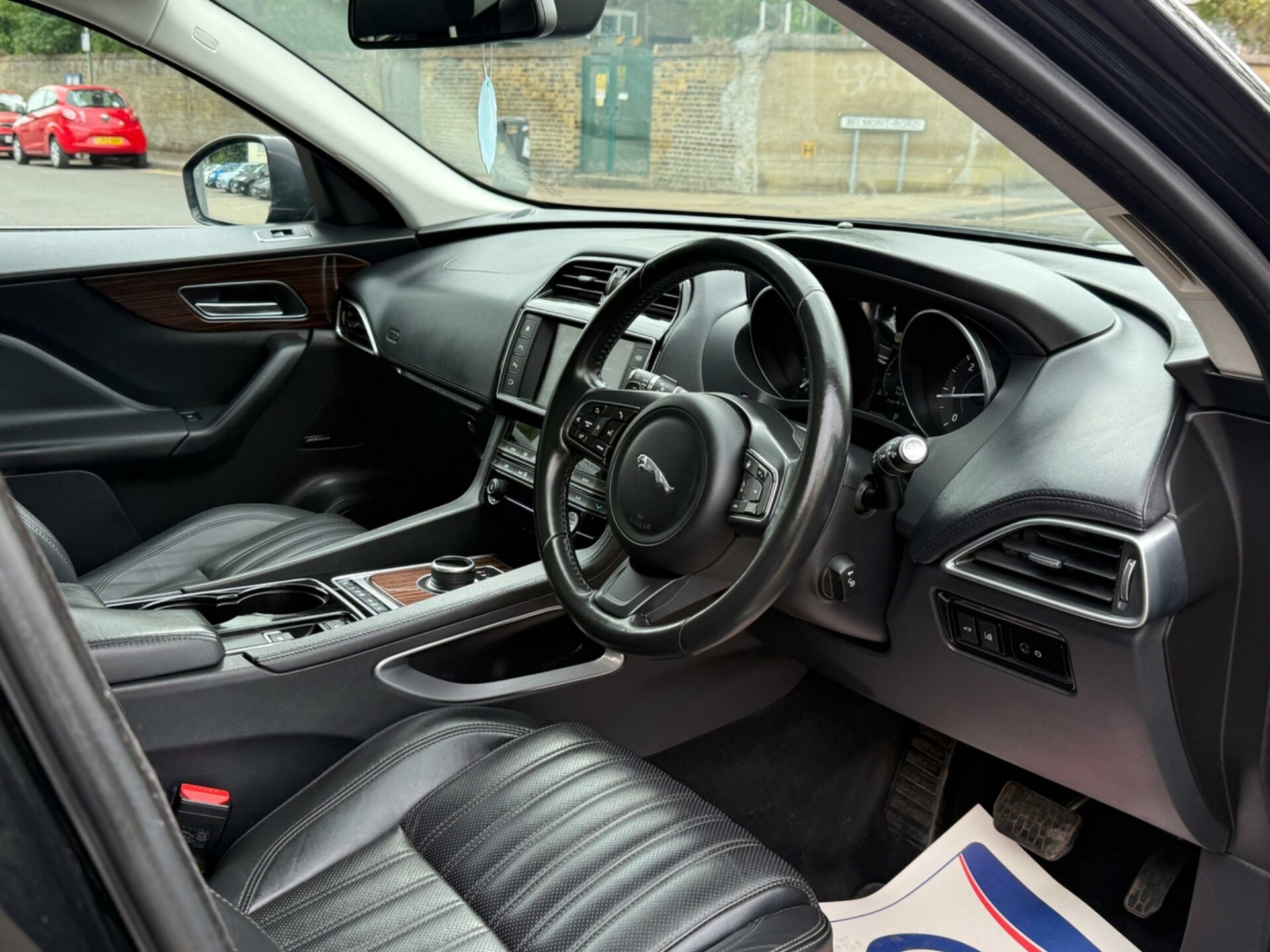 Jaguar F Pace
