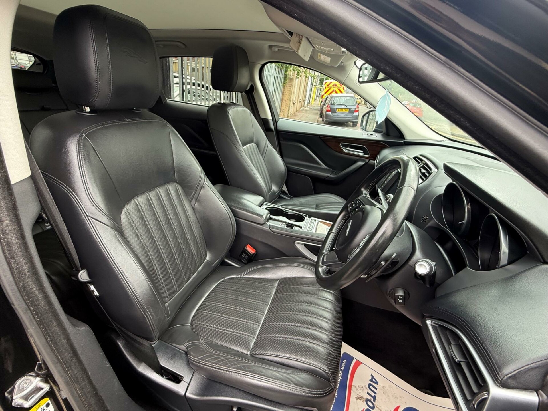 Jaguar F Pace