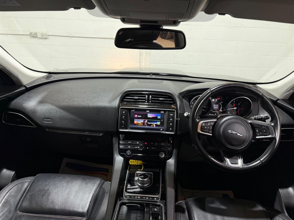 Jaguar F Pace